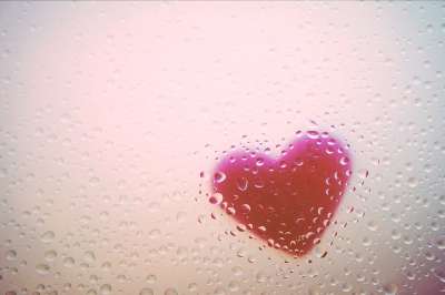 高清壁纸 心 窗户 雨 滴 爱 浪漫的 玻璃表面 玻璃板 雨滴