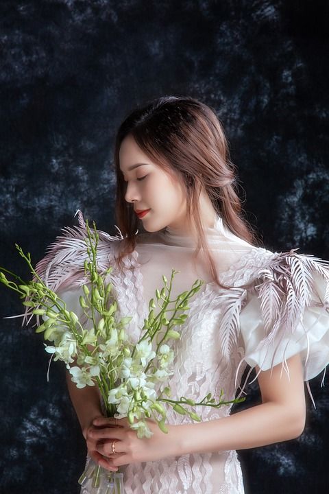女士 时尚 花朵 美丽 美丽的 漂亮 吸引人的 女孩 女性