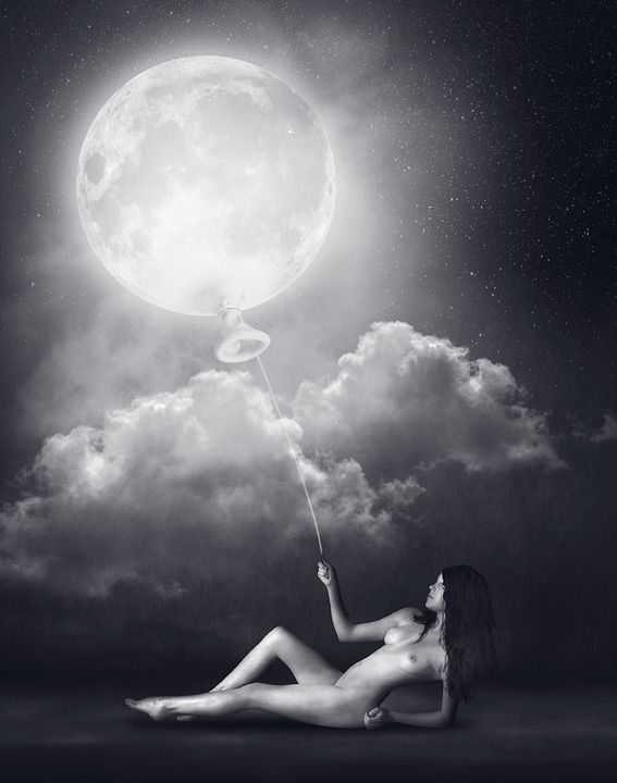 女士 月亮 夜晚 月光 前夕 傍晚的天空 女孩 脸 晚安 看