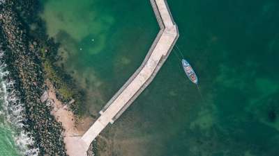 大海 海洋 海滩 水 船 空中 鸟的眼睛 波