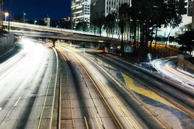 城市 夜晚 城市的 交通 路 灯 建筑物 桥 天际线 城市景观