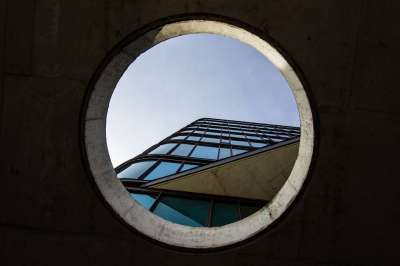结构 建造 玻璃 玻璃 高楼 低角度拍摄 看法 黑色建筑