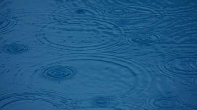 雨滴 涟漪 水 雨 水面 背景 游泳池 夏雨 水池 涟漪