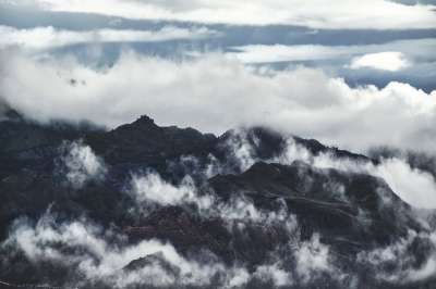 景观 山 多雾路段 天空 云 多山 山脉 有雾的 山地景观
