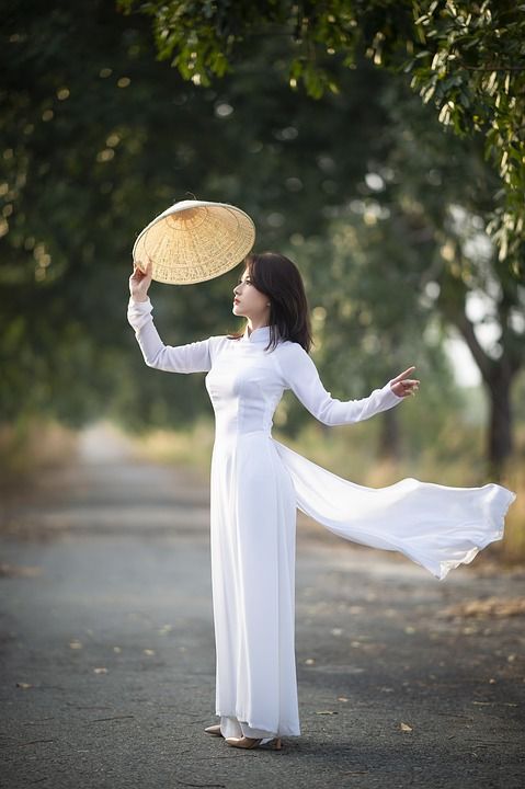 女士 美丽 模型 姿势 时尚 女性 女孩 肖像 户外