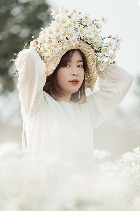 女孩 美丽 花朵 美丽的 漂亮 女士 年轻女子 女性 时尚