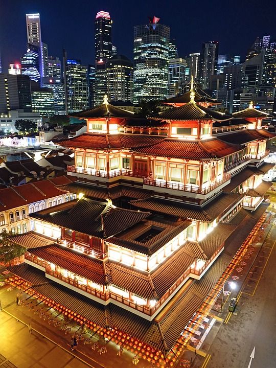 佛牙舍利寺 新加坡 唐人街 佛教 夜晚 灯光 旅游景点 祈祷
