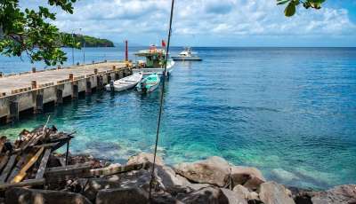 码头 加勒比海 海洋 蓝色的大海 蓝色的水 圣文森特和格林纳丁斯