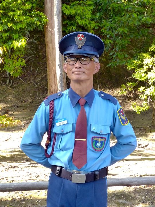 警察 日本人 安全 警卫 微笑 脸 老人 制服 常设 官