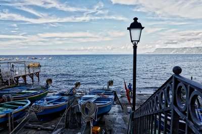海 天空 地平线 云 海滩 小船 平静的海面 波涛汹涌的大海