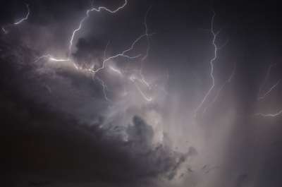 闪光 天空 云 活力 雷雨 夜晚 闪闪电 风暴 自然