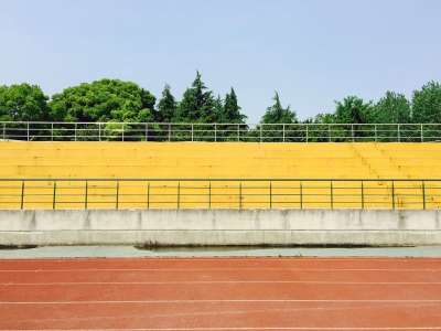 操场 看台 学校 跟踪 体育场 体育
