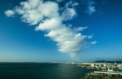 大海 蓝天 白云 城市 风光