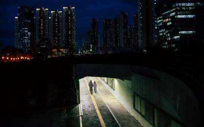 地道 城市 晚上 路 通道 隧道 摩天大楼 建筑物 天际线