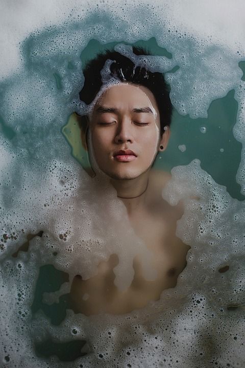 水 浴 浴缸 浴室 摄影 人们 男人 家伙 气泡 肥皂