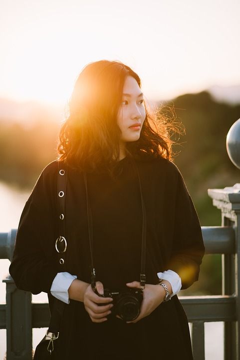 女士 摄影师 模型 肖像 姿势 风格 时尚 摆姿势 年轻女子