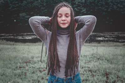 年轻女子 森林 优质的 老人 怀旧 照片 美丽的 头发绑得 头发