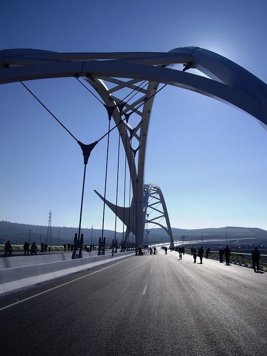 科尔多瓦 西班牙 桥 高速公路 路 天空 云 钢 梁 暂停