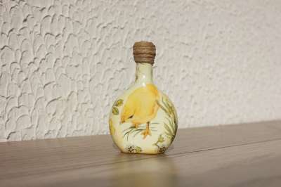 黄色瓶子 小鸡 剪纸 手工制作的