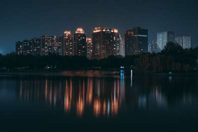 建筑物 城市 湖 城市的灯光 天际线 城市景观 城市的 地铁