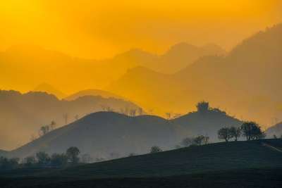越南 日出 早晨 山 景观 美丽的 云 多雾路段 阴霾 薄雾