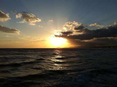 太阳 海 日落 浪漫的 太阳和大海 湖边的傍晚心情 逆光 天堂
