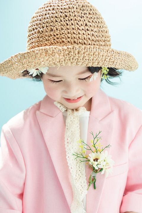 孩子 女孩 时尚 肖像 年轻 美丽 可爱的 帽子 花朵 模型