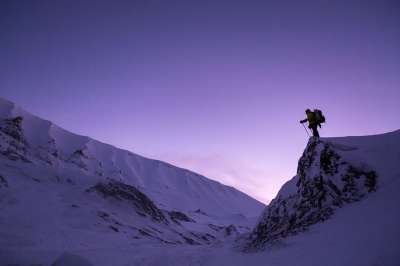 登山家 雪 山 登山 雪山 顶峰 首脑 日落 远足 寒冷的