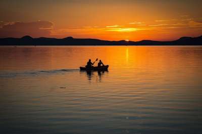 巴拉顿湖 日落 湖 景观 水 颜色 暮 夏天 匈牙利 黄昏