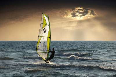 风帆冲浪 海 云 日落 自然 波浪 冲浪 冲浪者 风 运动的