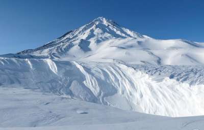 科里亚克火山 堪察加半岛 冬天 雪山 雪 自然 景观 寒冷的