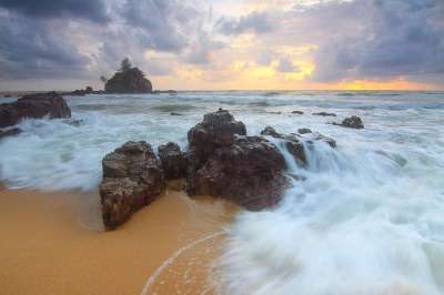 海浪 地标 海洋 景观 户外的 日落 阳光明媚 假期 蓝色落日