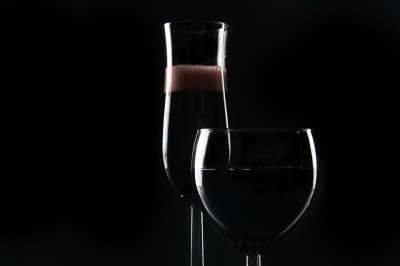 葡萄酒 喝 酒精 眼镜 玻璃器皿 高脚杯 黑色背景 红葡萄酒