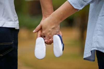 儿子 孕 鞋子 婴儿 妈妈 男孩 怀孕 家庭 未来的妈妈 孩子