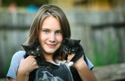 年轻女子 小猫 幸福 微笑 喜 关心 纵向 拥抱 爱 猫