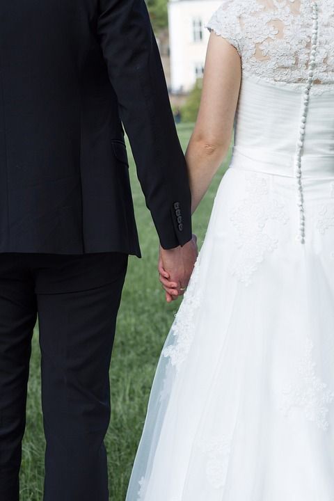婚礼 新娘和新郎 结婚 新婚夫妇 白色的 爱 婚姻 数字 新娘