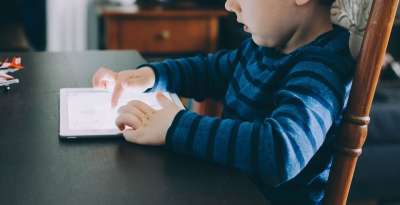 人们 孩子 婴儿 男孩 学步的儿童 Ipad 药片 小工具
