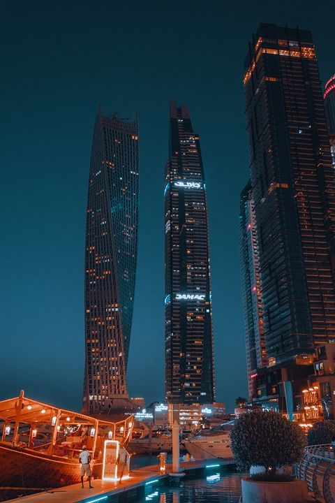 建筑物 结构 夜空 城市的灯光 点亮 城市景观 正面 摩天大楼