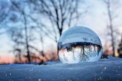 水晶球 雪 冬天 下雪的 日出 魔法 寒冷的 蓝日出 蓝色雪