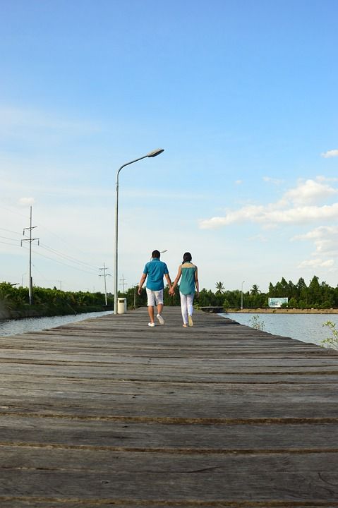 浪漫的 爱 夫妻 浪漫 幸福 热恋中的情侣 热恋中的年轻夫妇
