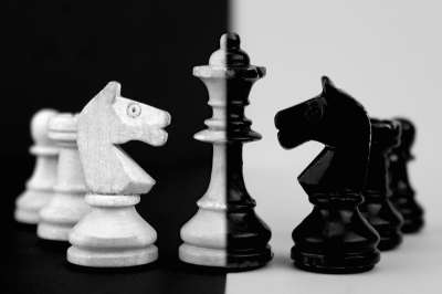 象棋 棋盘 棋盘上的棋子 棋盘游戏 玩 人物 马 施普林格 塔