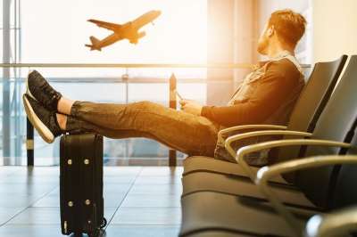 飞机场 飞机 飞 航班 天空 旅行 假期 旅游 男人 行李