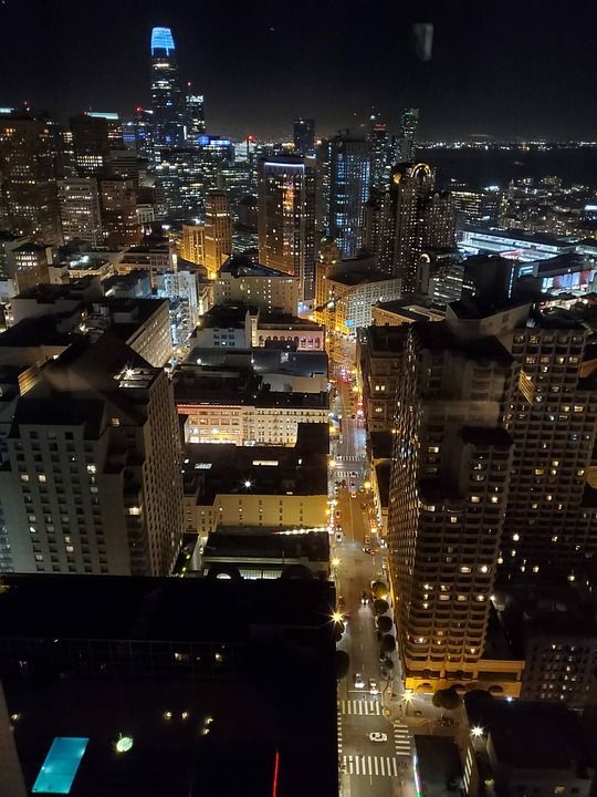 城市的灯光 夜间拍摄 旧金山 市中心 灯 夜晚 黄色的灯光 光