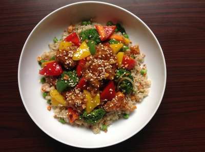 炒饭 白饭 辣椒 西兰花 胡椒 烹饪 东 欧洲的 牛肉 食物