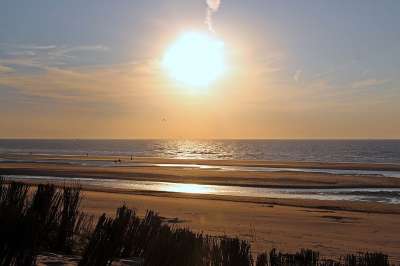 日落 太阳 落山的太阳 海 太阳和大海 余辉 阳光 傍晚的天空