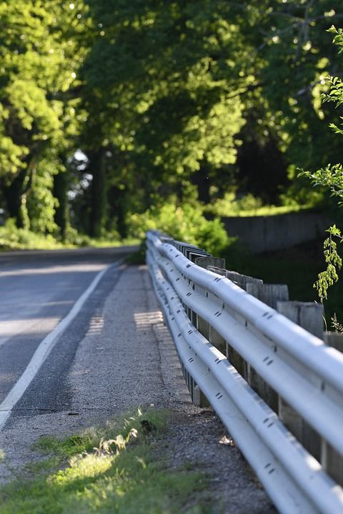 桥 路 直的 金属