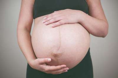 孕 腹部 母亲 产妇 女士 女性 孩子 家庭 婴儿 圆形的