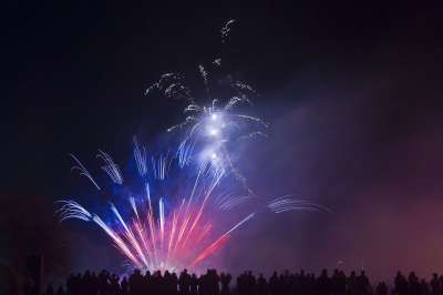 烟花 节日 爆炸性的 颜色 蓝色的 红色的