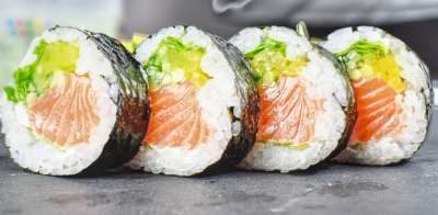 寿司 食物 日本 日本人 三文鱼 鱼 白饭 美味的 餐厅
