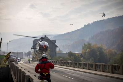 直升机 消防队 消防 空中灭火 欧洲直升机 Ec135 飞机